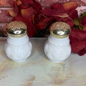 Vintage Avon White Milk Glass Sachet Set